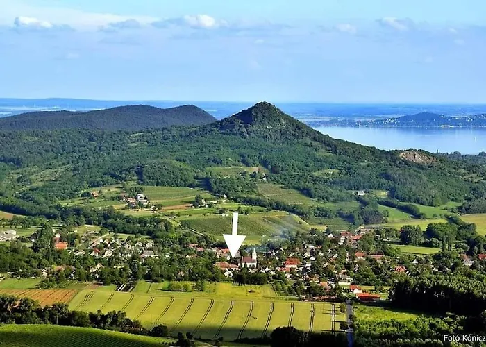 Parokia Apartman Es Coworking A Balaton Mellett